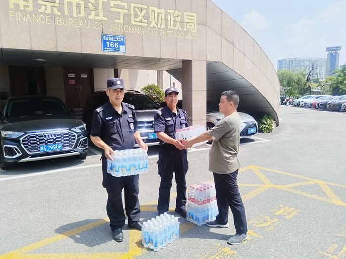 高溫慰問(wèn)送關(guān)懷，情系隊(duì)員暖人心